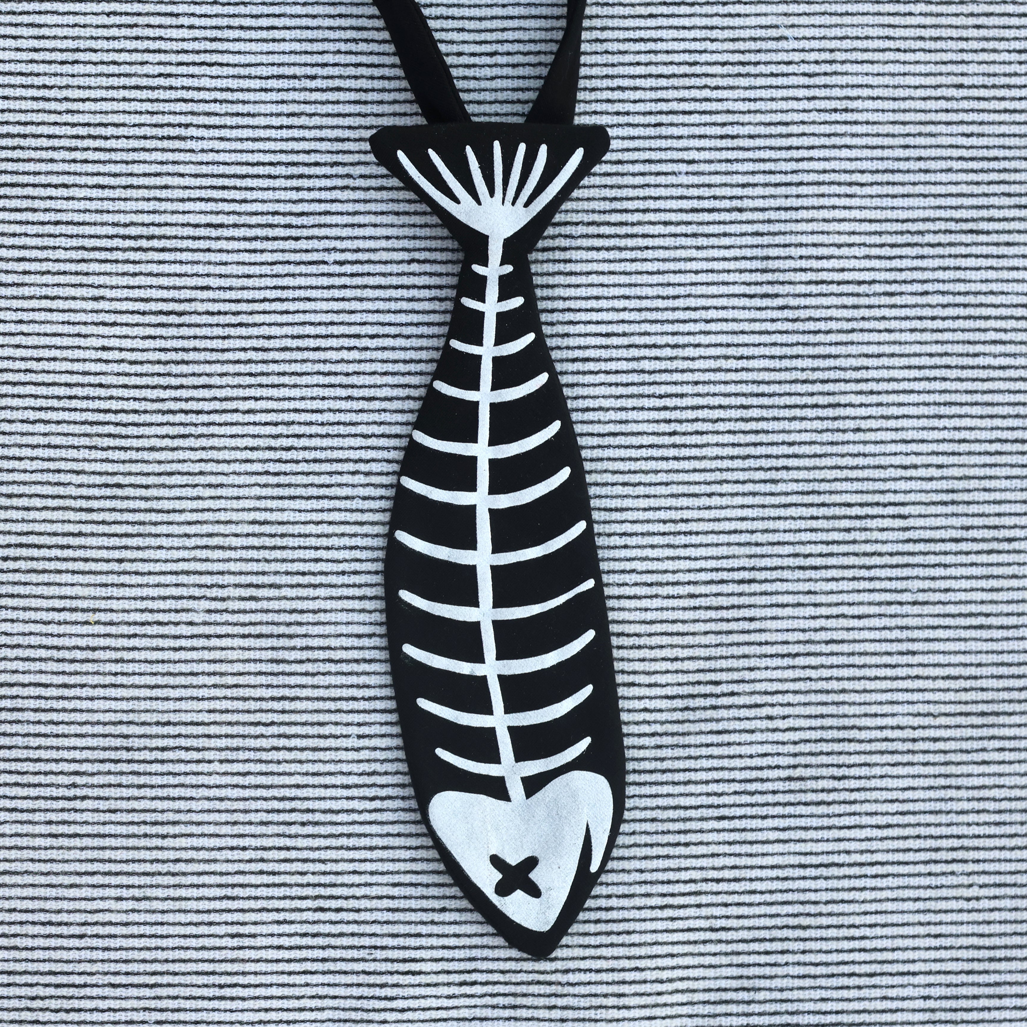 dead fish necktie