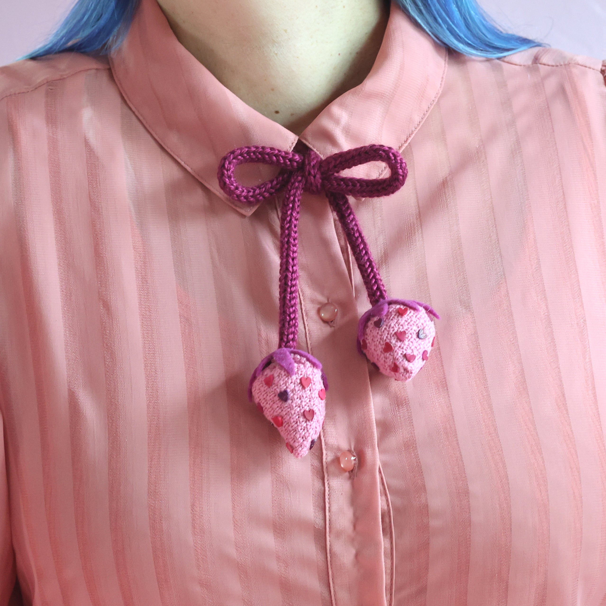 knit monochromatic strawberry with heart seeds!