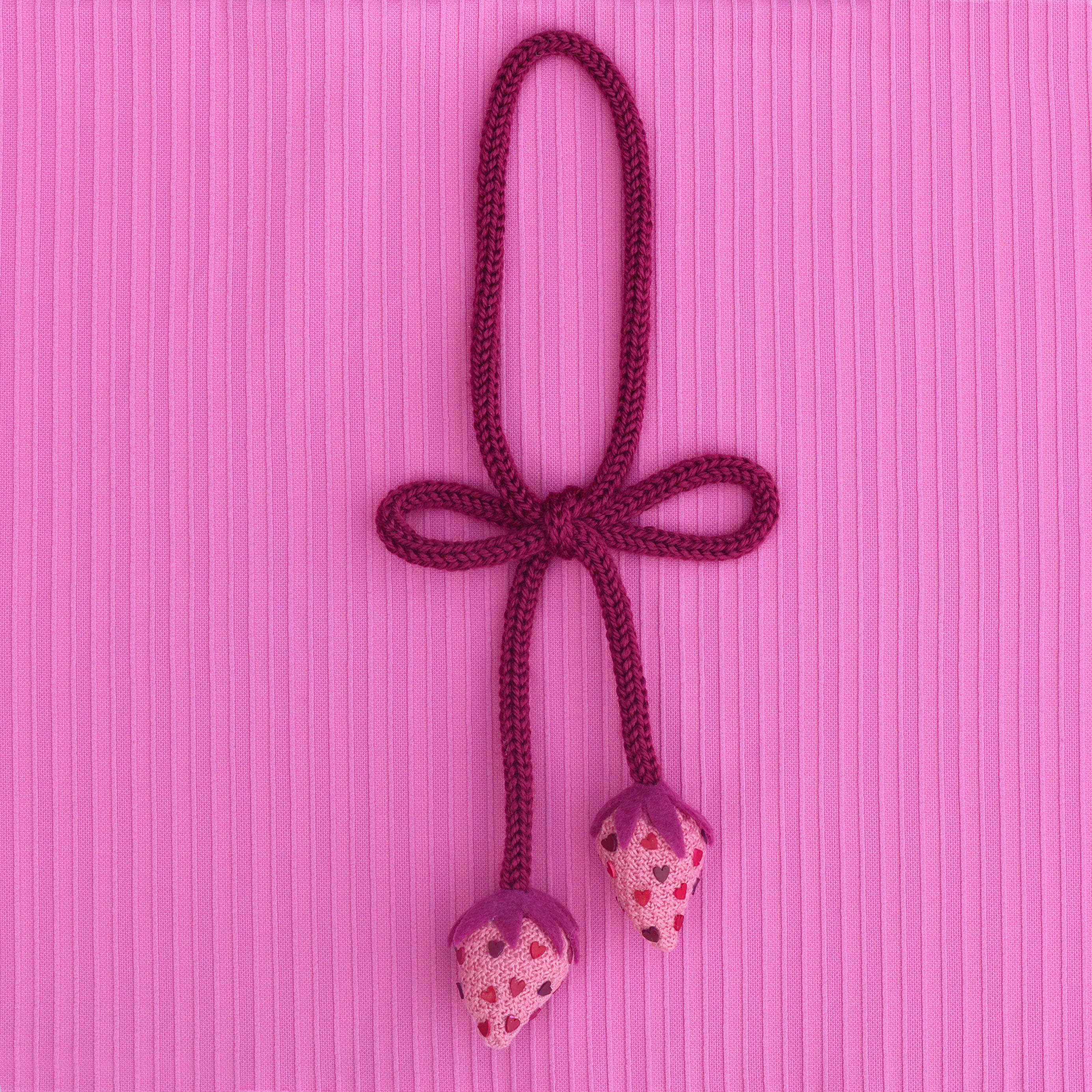 knit monochromatic strawberry with heart seeds!